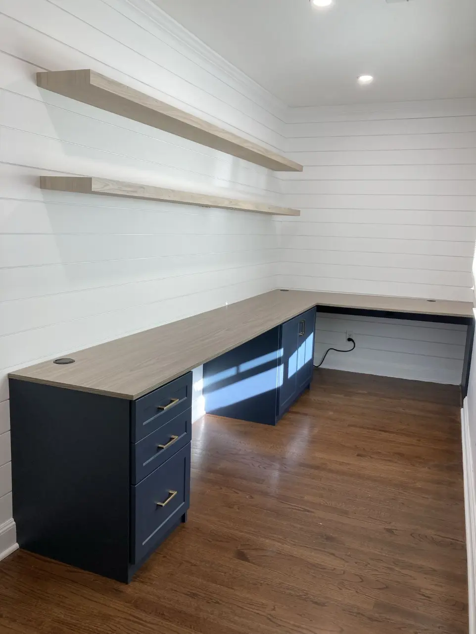 floating shelved home office