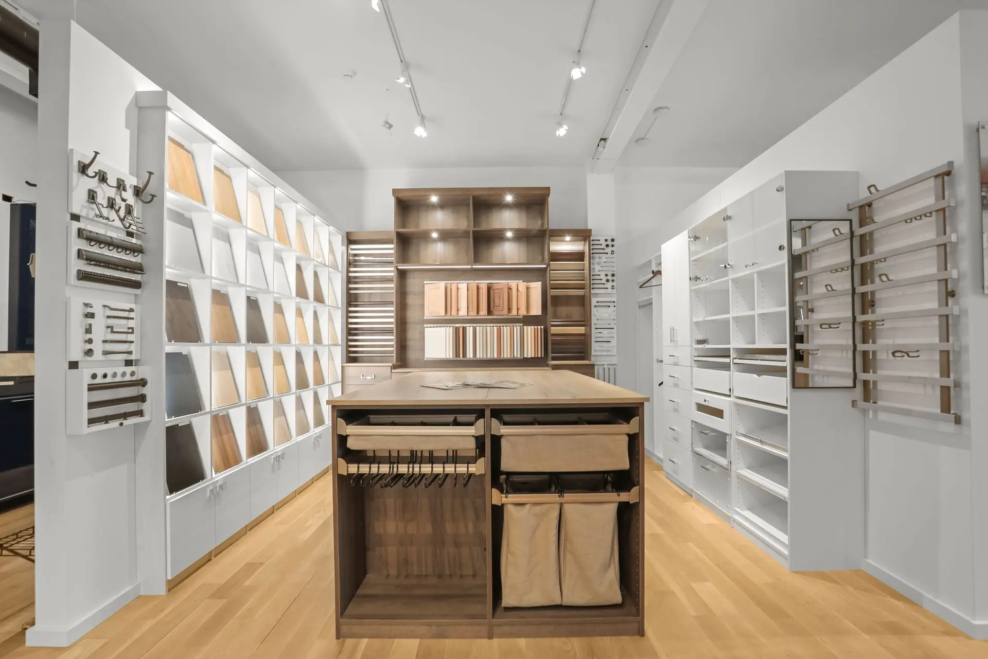 Hi-Tech closets shoeroom